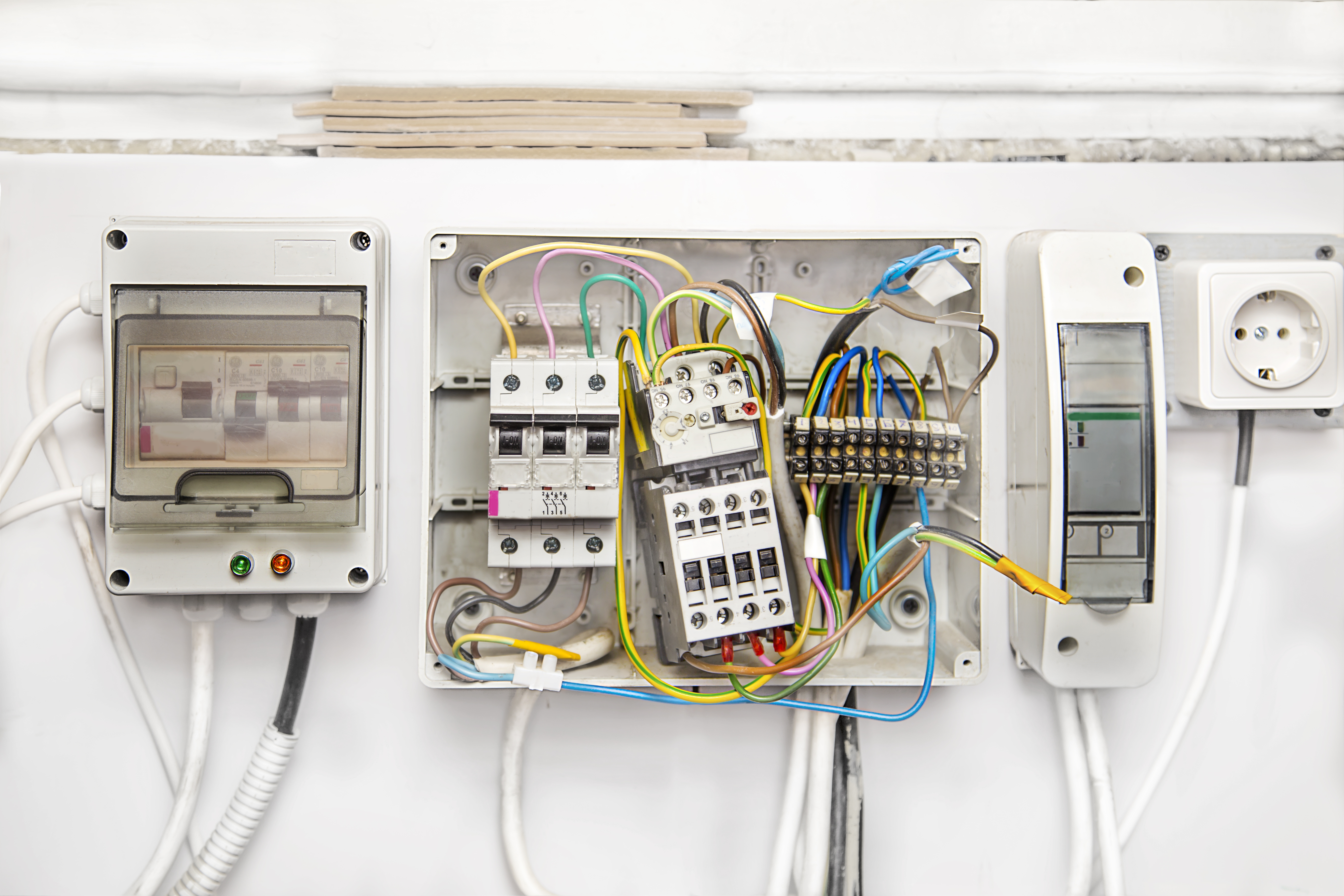 Ultimate Guide to Circuit Breaker Types | Global Electronics Services